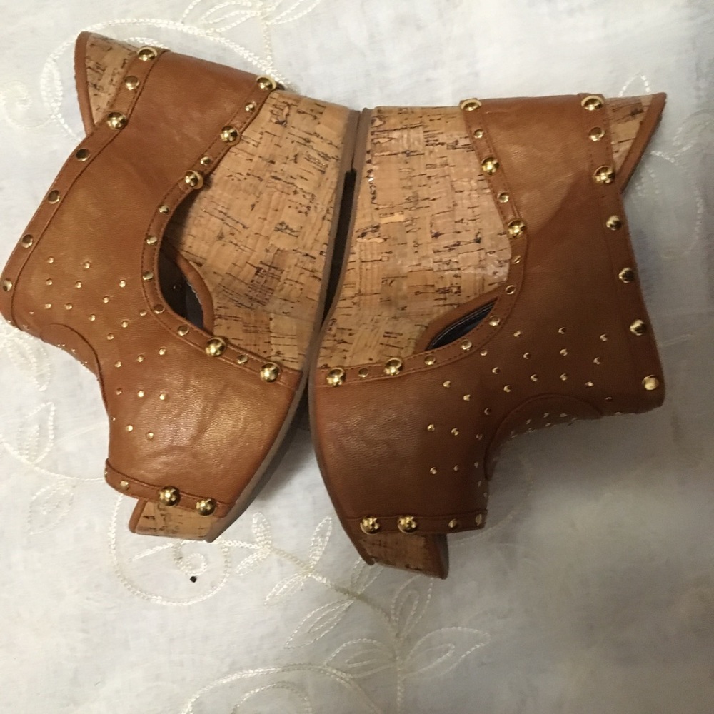 Shoes - Picture 2 of 4